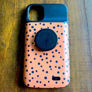 CASELY Power 2.0 charging case for iPhone 11, with added popsocket—Spot On.